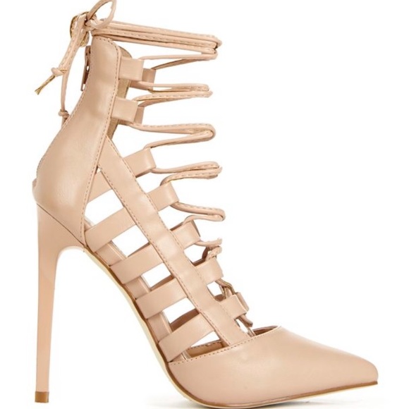 JustFab Shoes - 💛HPx3💛 🆕 Magdalena Nude Laced Pumps